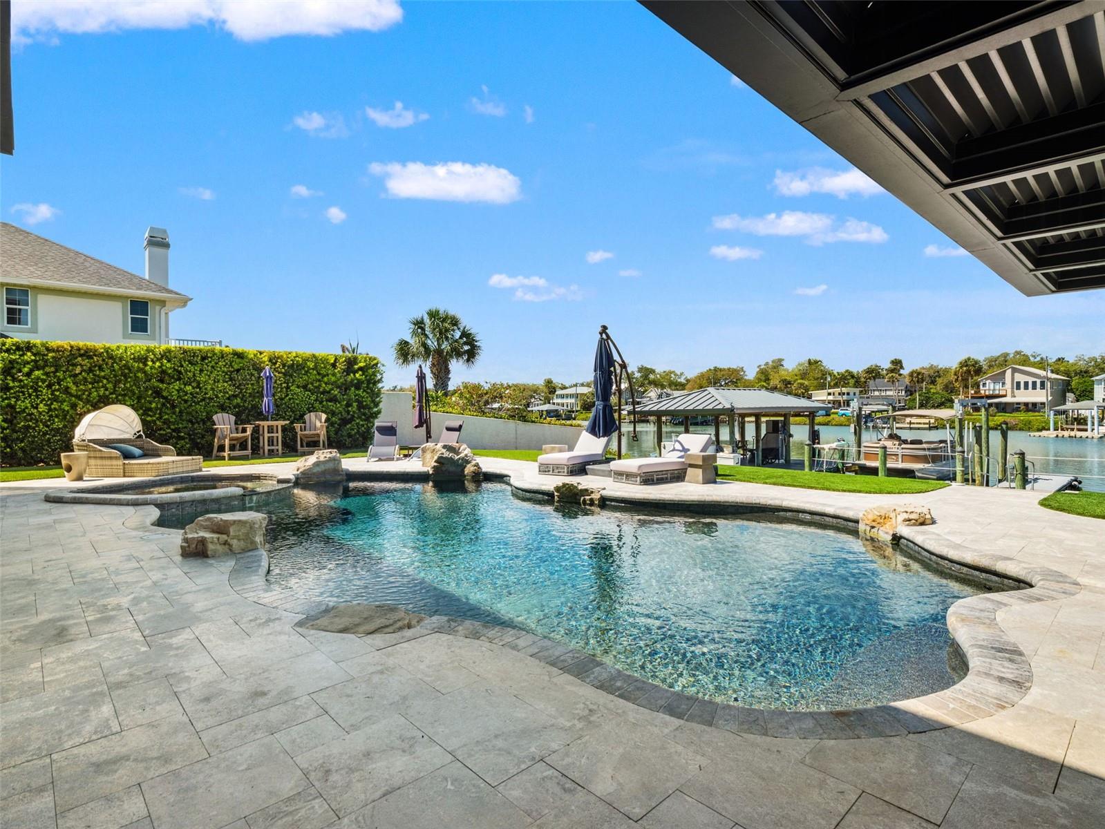YACHT CLUB ISLAND ESTATE - Residential