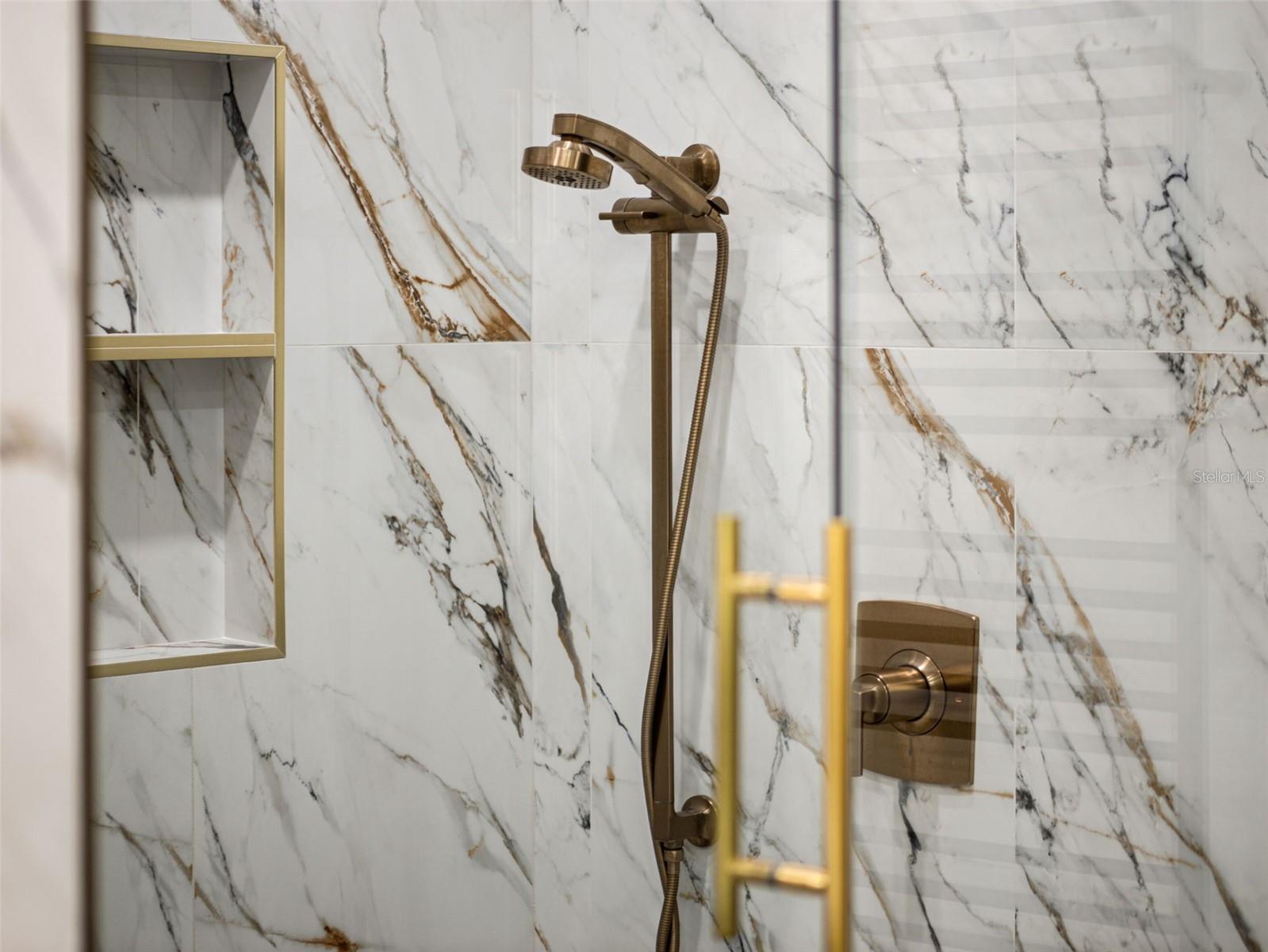 YACHT CLUB ISLAND ESTATE - Residential