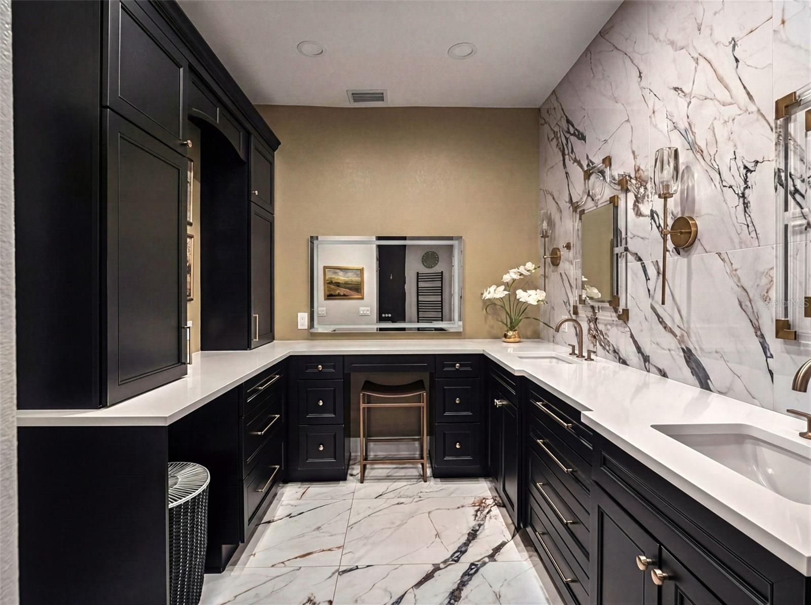 YACHT CLUB ISLAND ESTATE - Residential