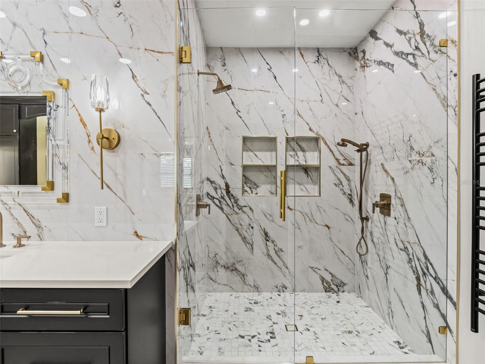 YACHT CLUB ISLAND ESTATE - Residential