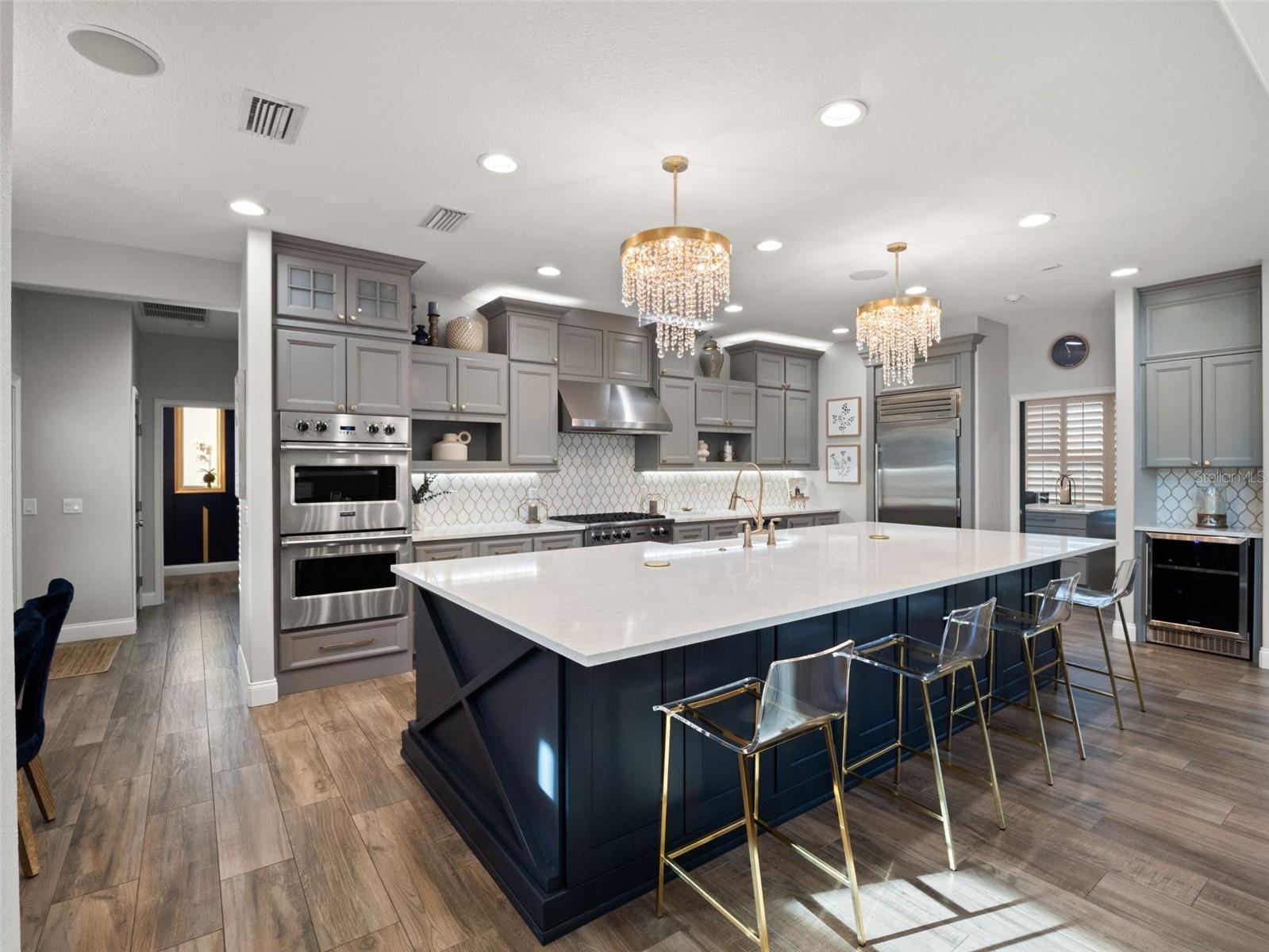 YACHT CLUB ISLAND ESTATE - Residential