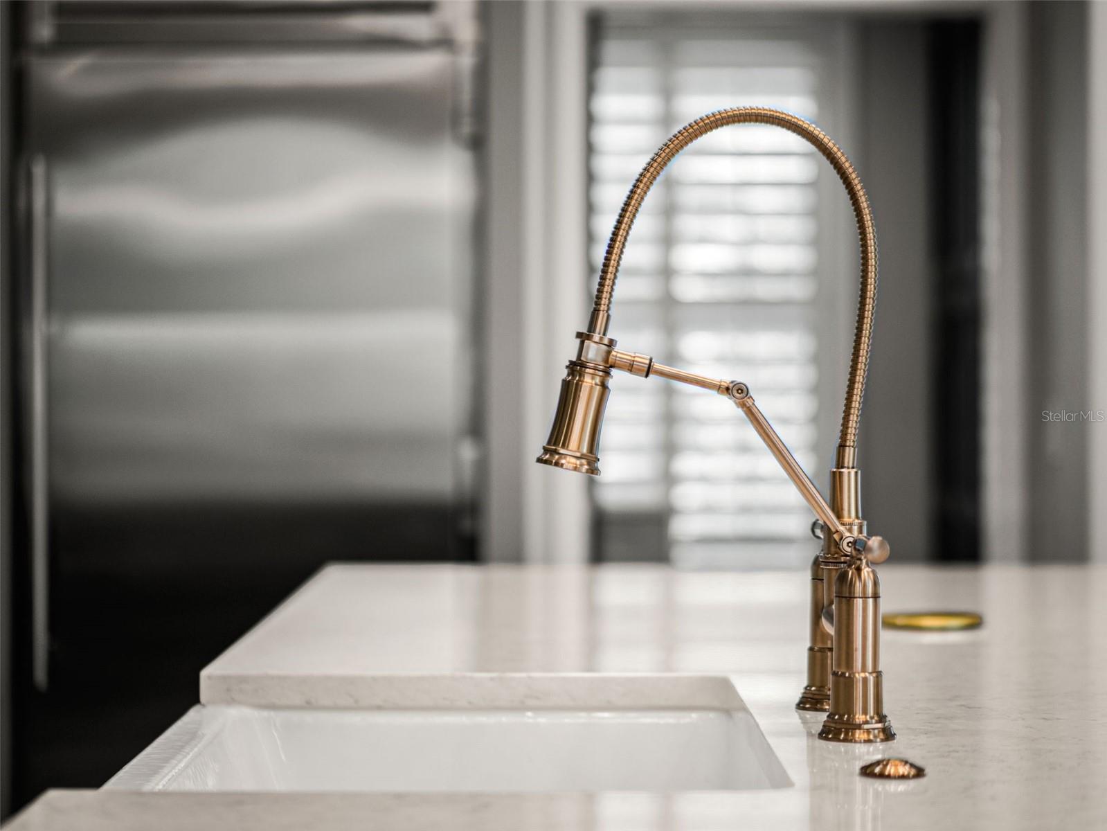 YACHT CLUB ISLAND ESTATE - Residential