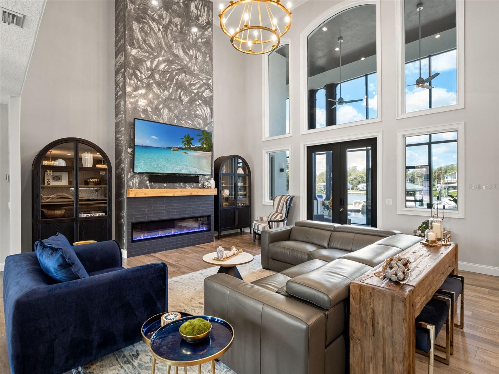 YACHT CLUB ISLAND ESTATE - Residential