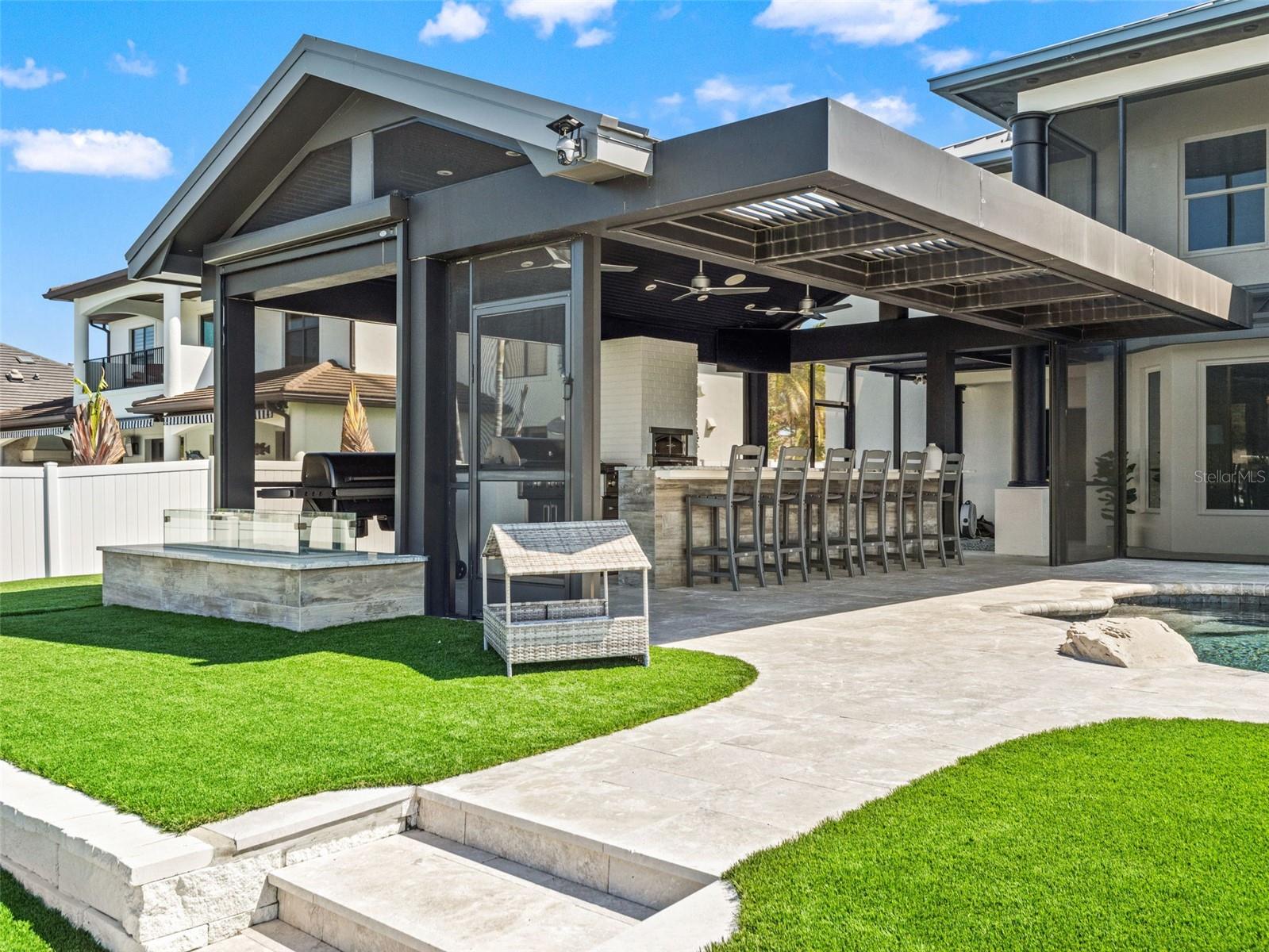 YACHT CLUB ISLAND ESTATE - Residential