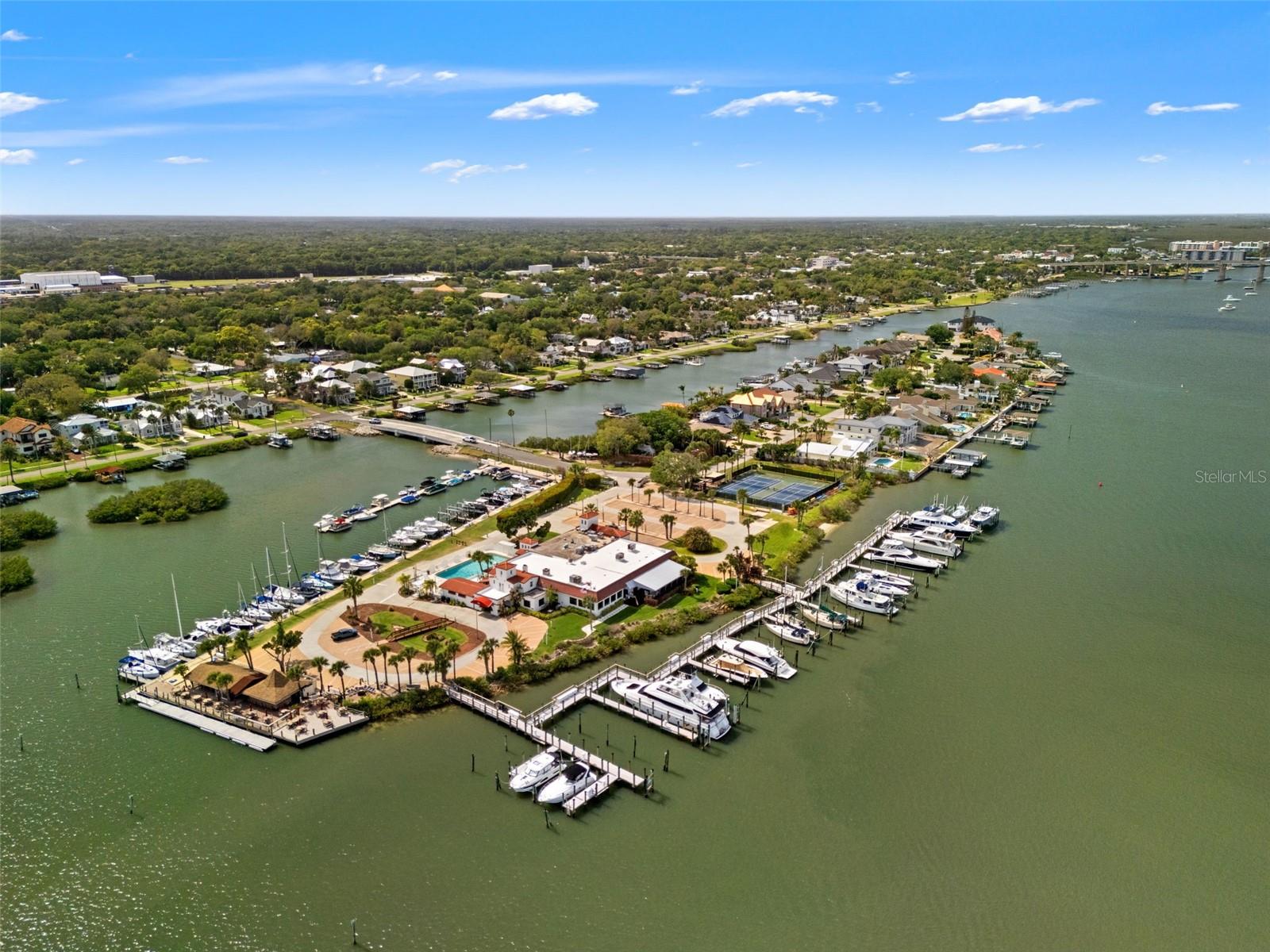 YACHT CLUB ISLAND ESTATE - Residential