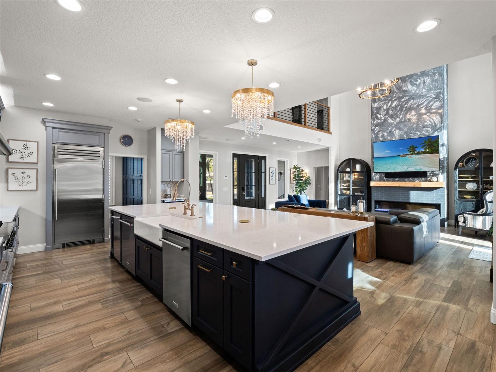 YACHT CLUB ISLAND ESTATE - Residential