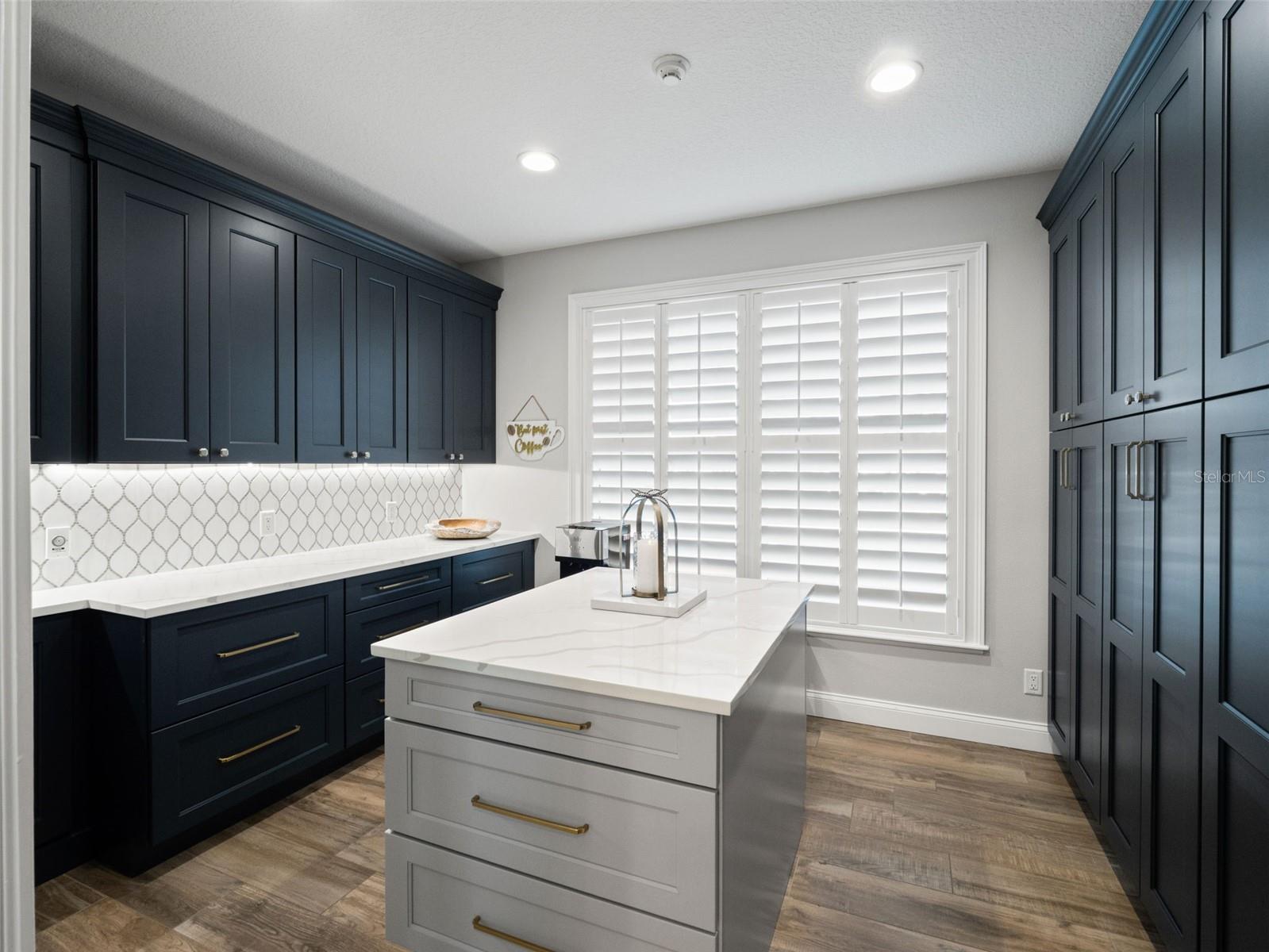 YACHT CLUB ISLAND ESTATE - Residential