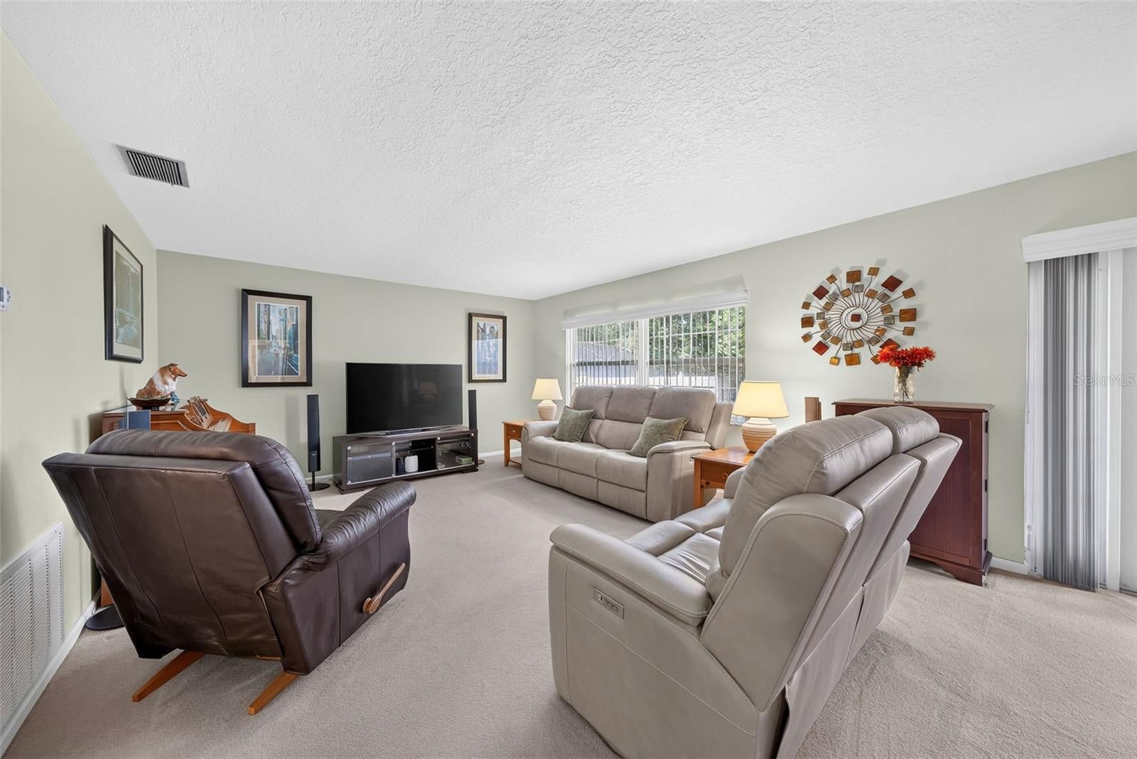 716 LAUREL WAY