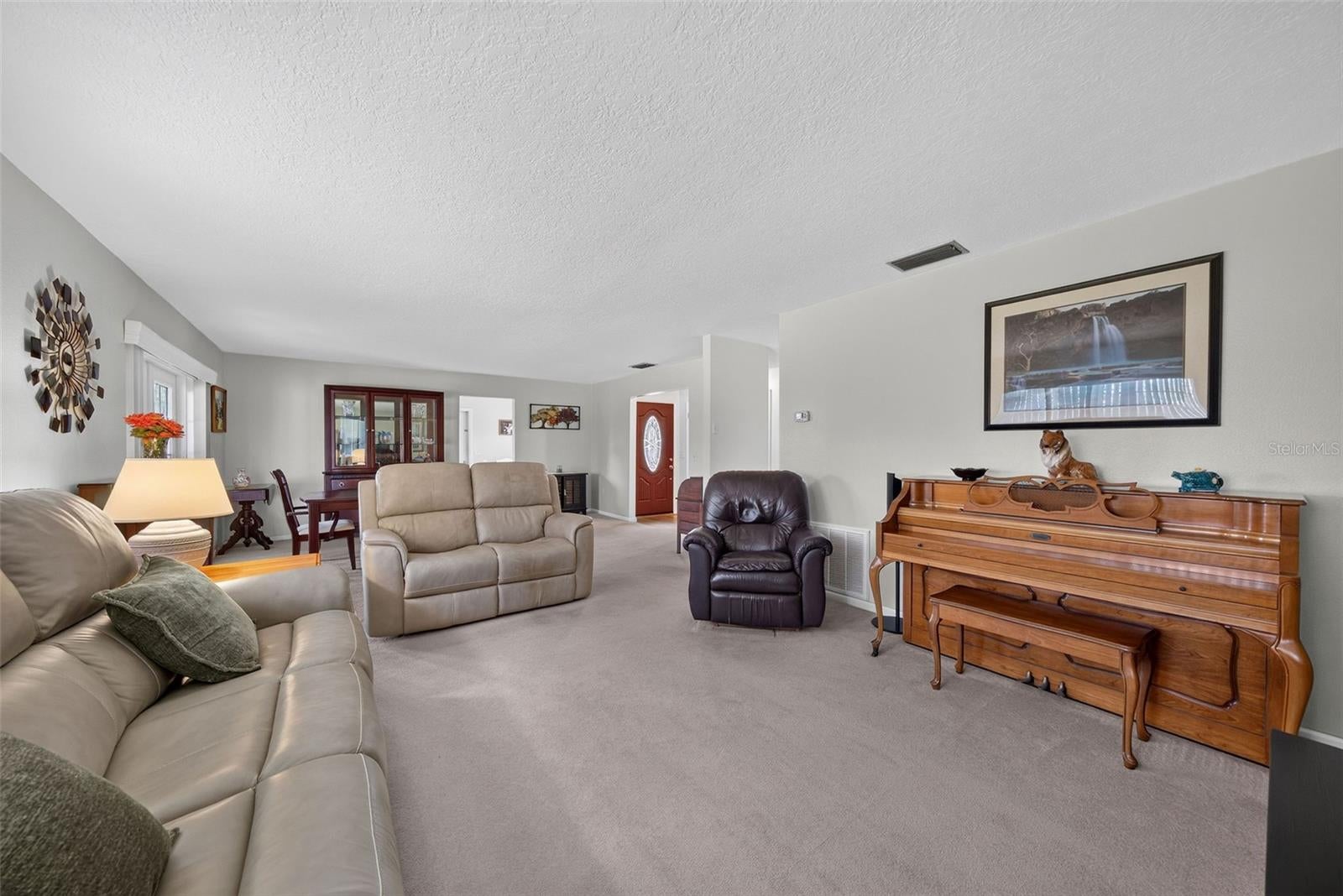 716 LAUREL WAY