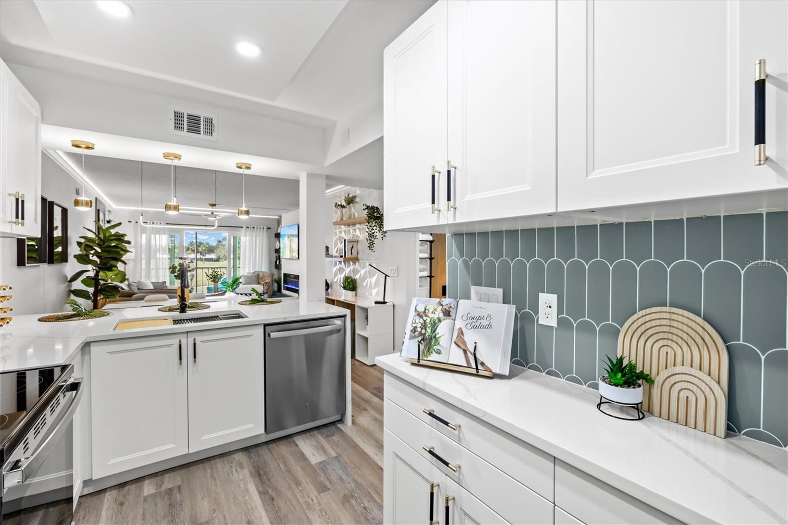 437 CERROMAR LANE 424