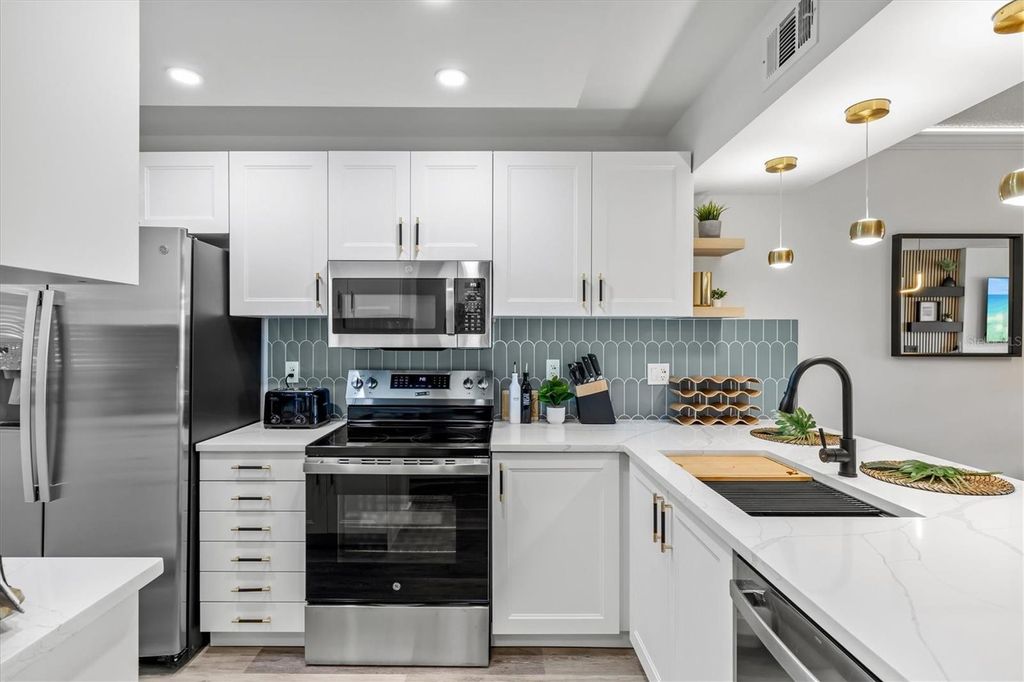 Photo of 437 Cerromar Lane #424, Venice, FL 34293 (MLS # N6144387)