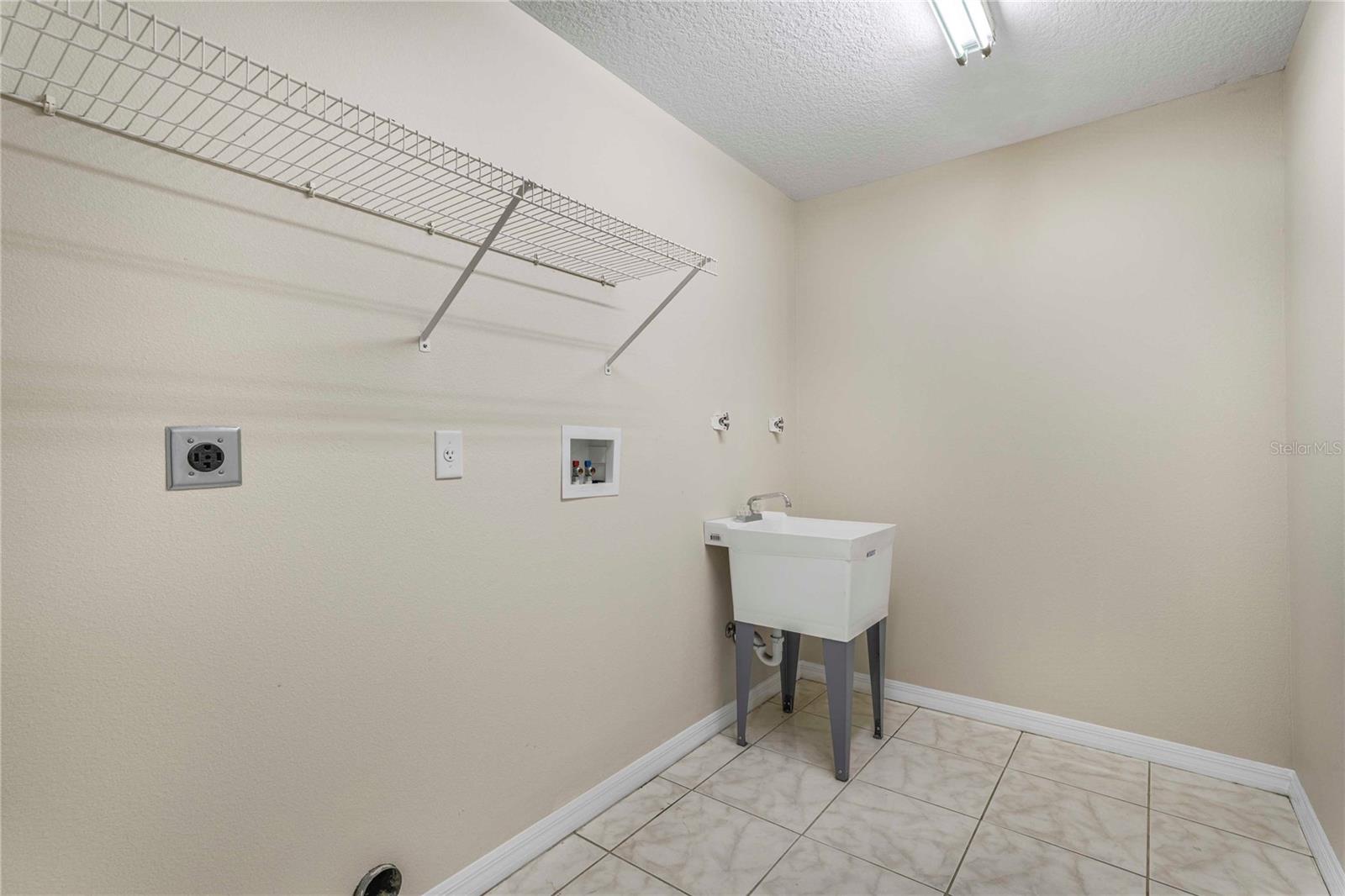 INVERNESS HLNDS UN #9 - Residential