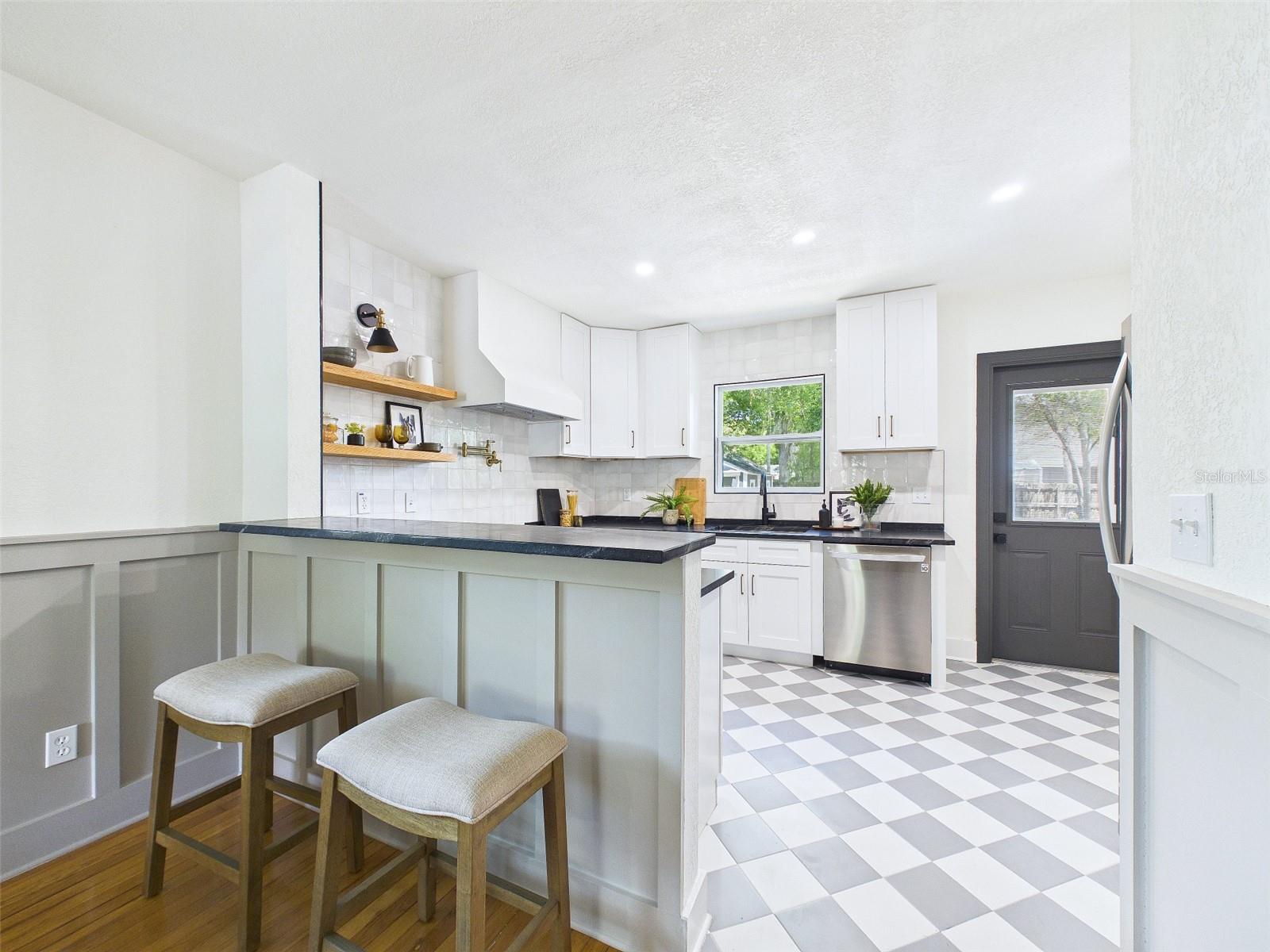 MANOR HEIGHTS - Residential