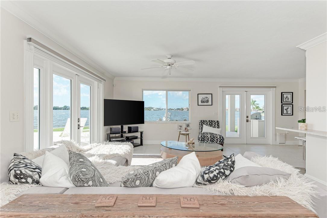 SOUTHPOINTE SHORES - Residential