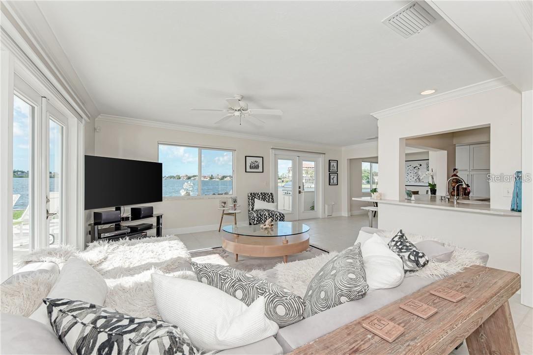 SOUTHPOINTE SHORES - Residential