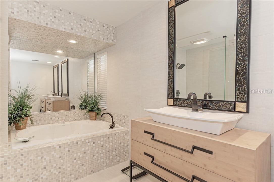 SOUTHPOINTE SHORES - Residential