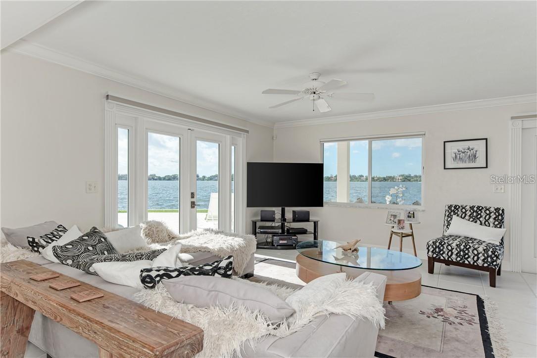 SOUTHPOINTE SHORES - Residential