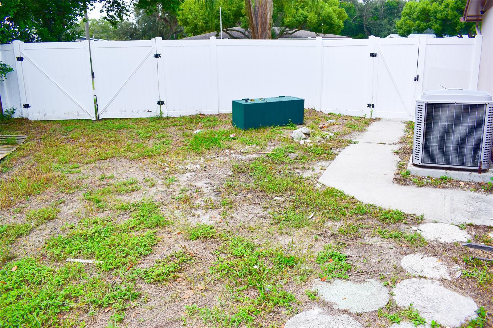 FOREST HILLS - Residential Lease