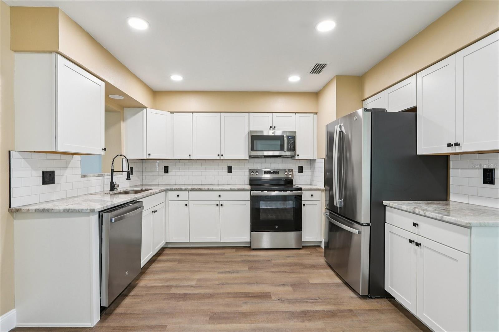 SPRING HILL - Residential