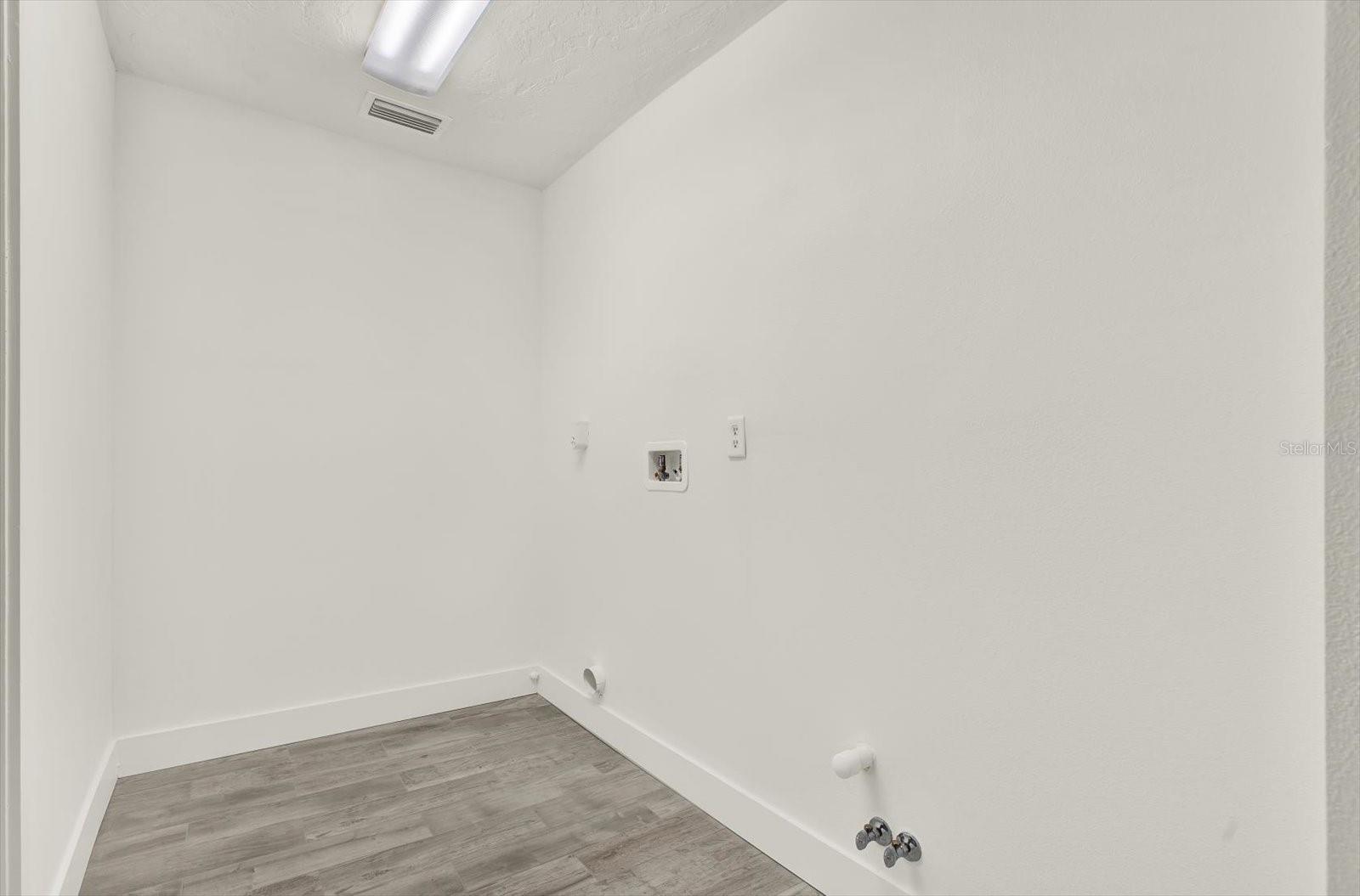 VENETIAN ISLES - Residential