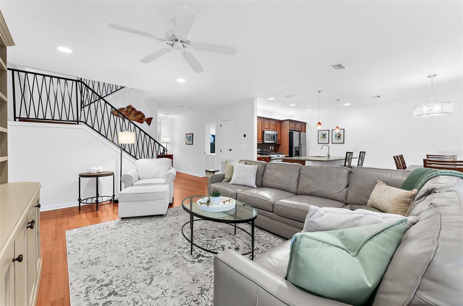 1685 LAUREL STREET 4
