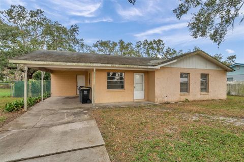 A home in LAKELAND