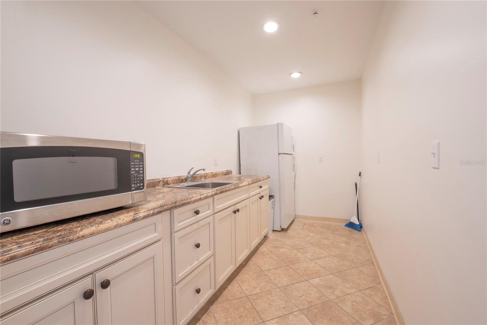 VILLAS AT COUNTRYSIDE THE - Residential