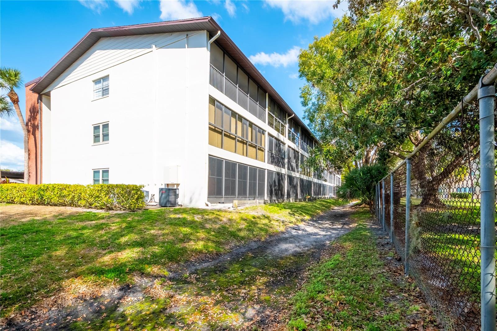 VILLAS AT COUNTRYSIDE THE - Residential