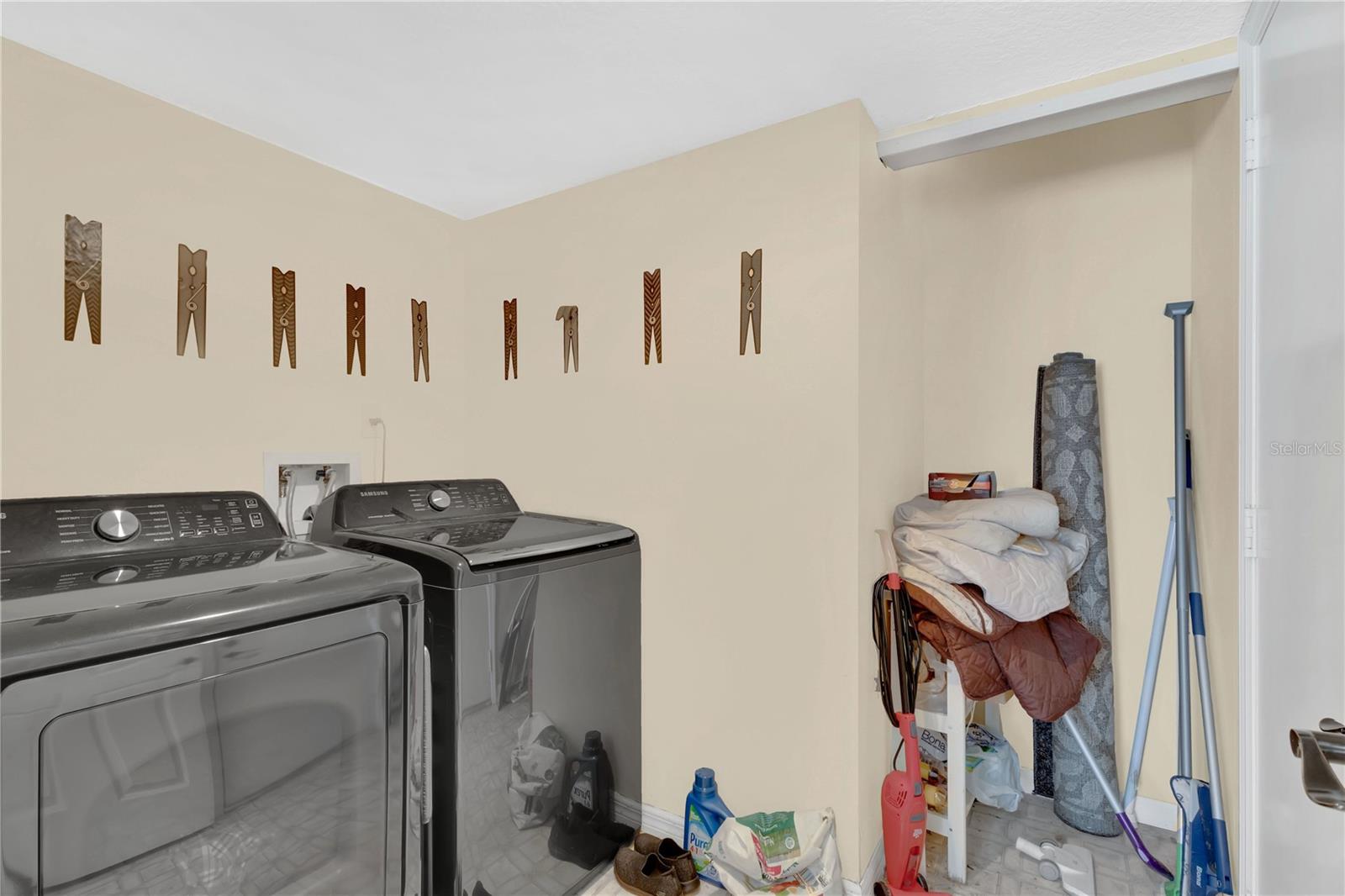 WEDGEWOOD GROVES - Residential