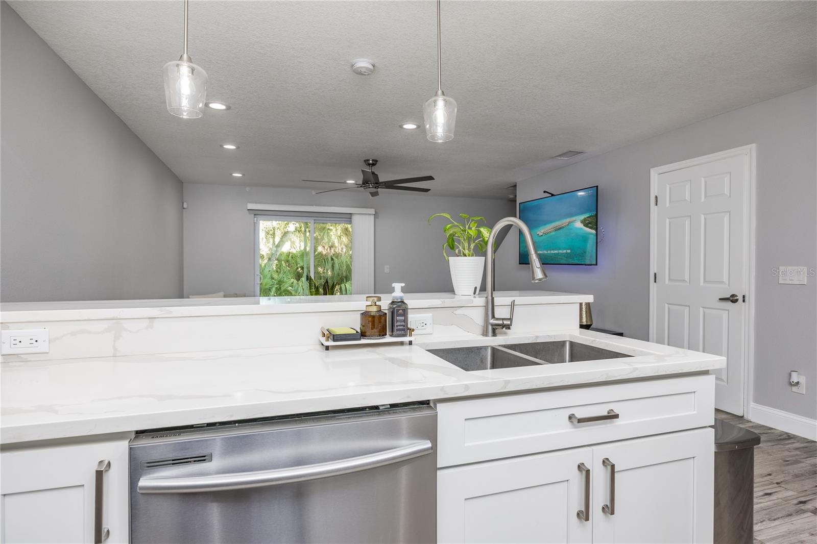 EDGEWATER AT GRAND OAKS PH 02 - Residential Lease