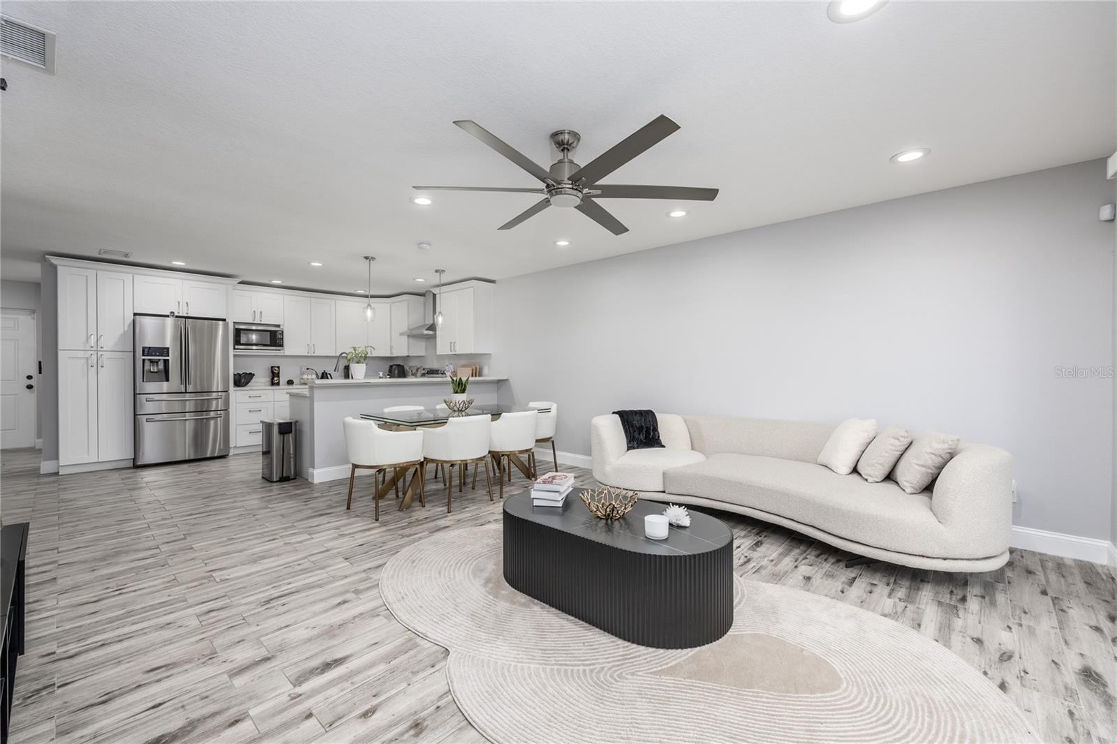 EDGEWATER AT GRAND OAKS PH 02 - Residential Lease