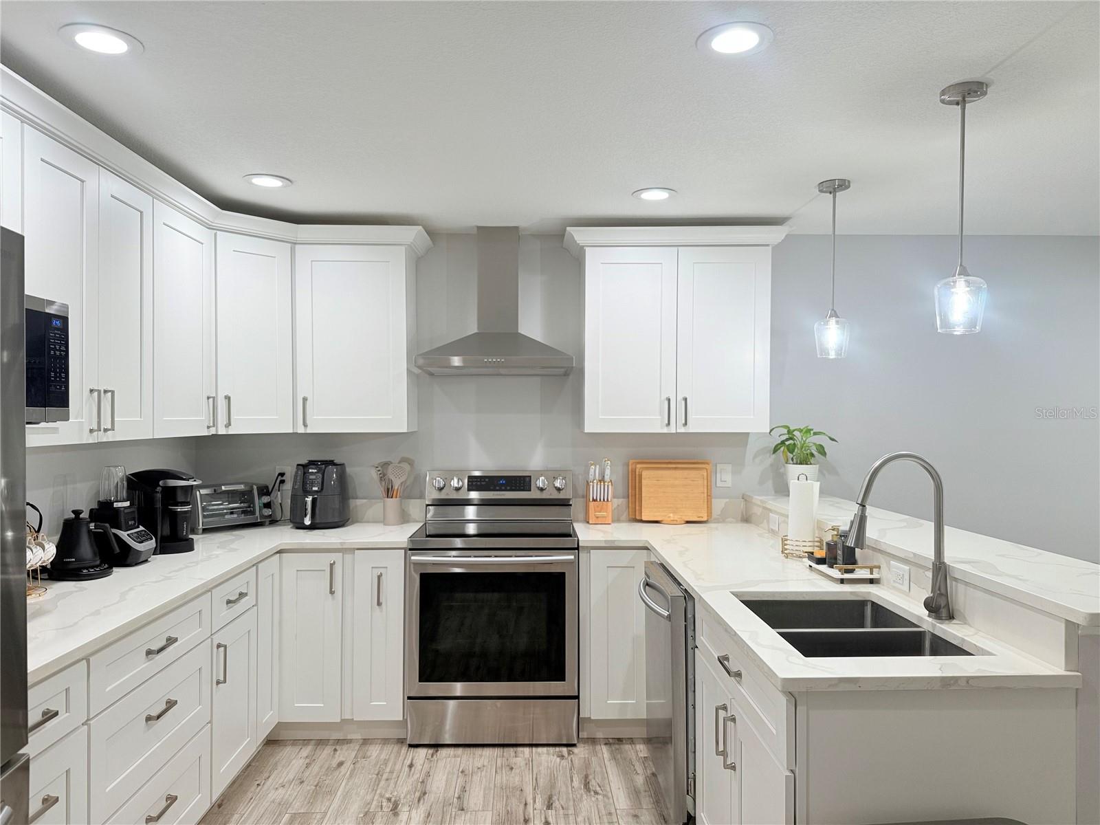 EDGEWATER AT GRAND OAKS PH 02 - Residential Lease