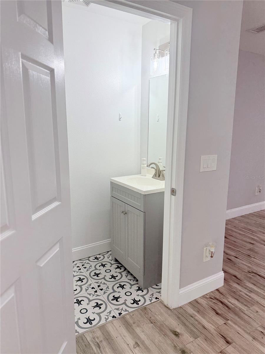 EDGEWATER AT GRAND OAKS PH 02 - Residential Lease