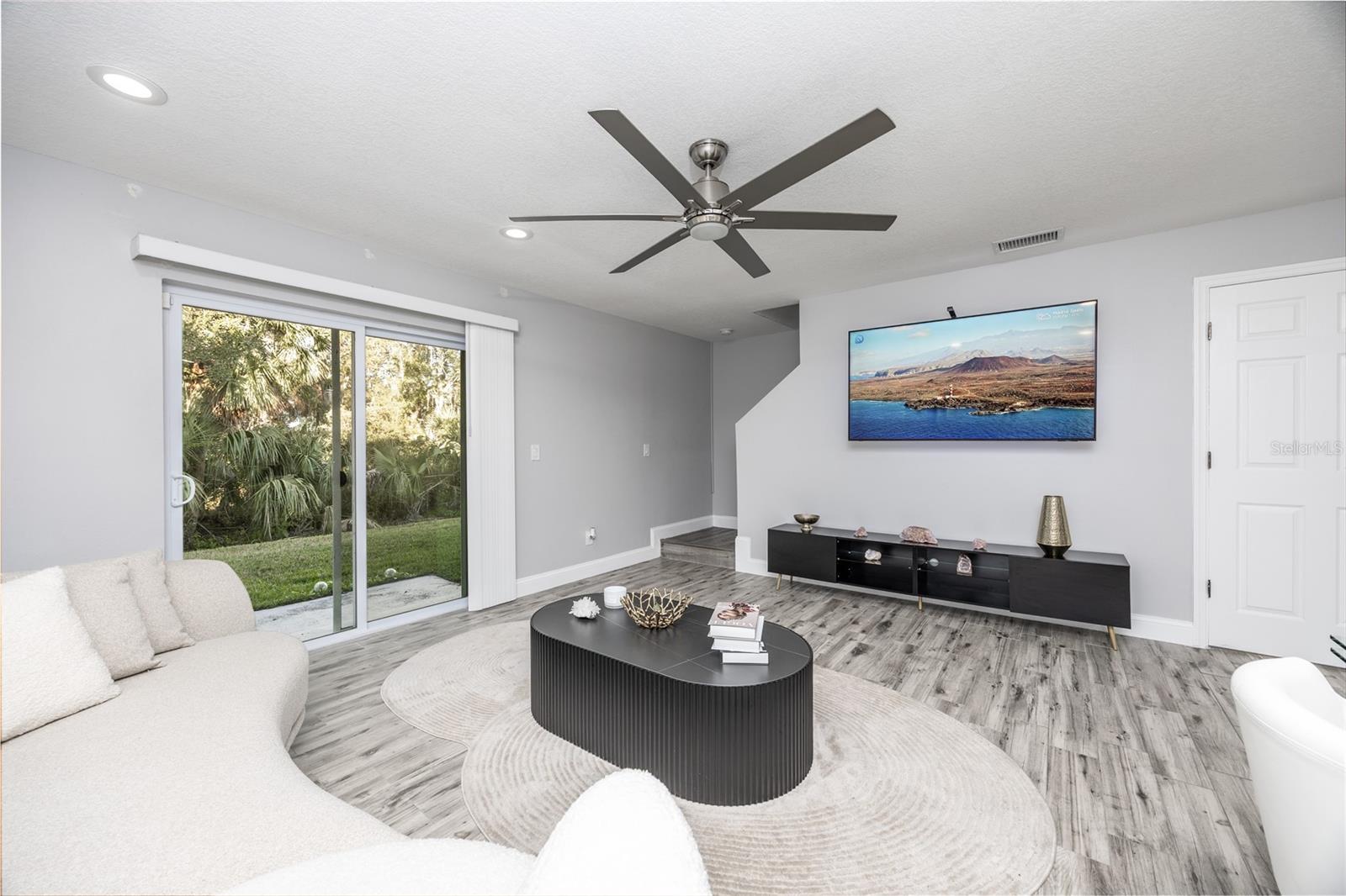 EDGEWATER AT GRAND OAKS PH 02 - Residential Lease