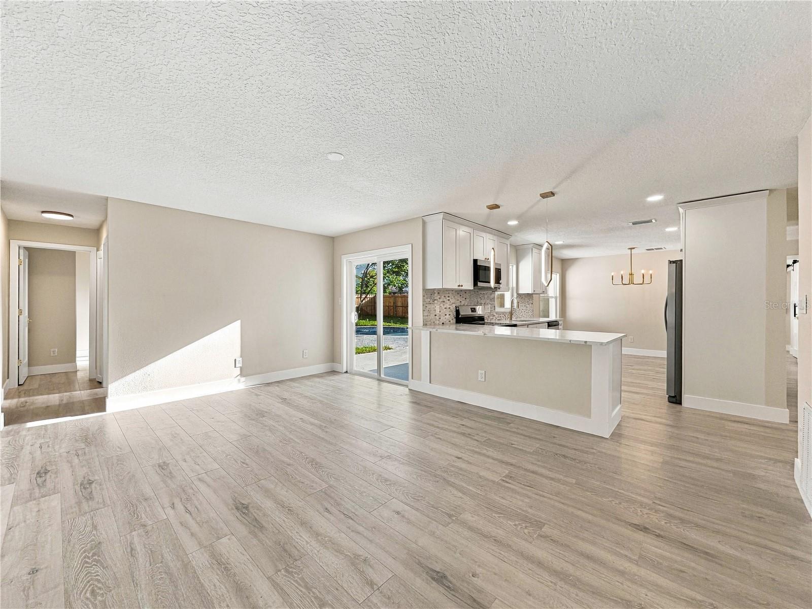 7015 CRESTLAKE DRIVE