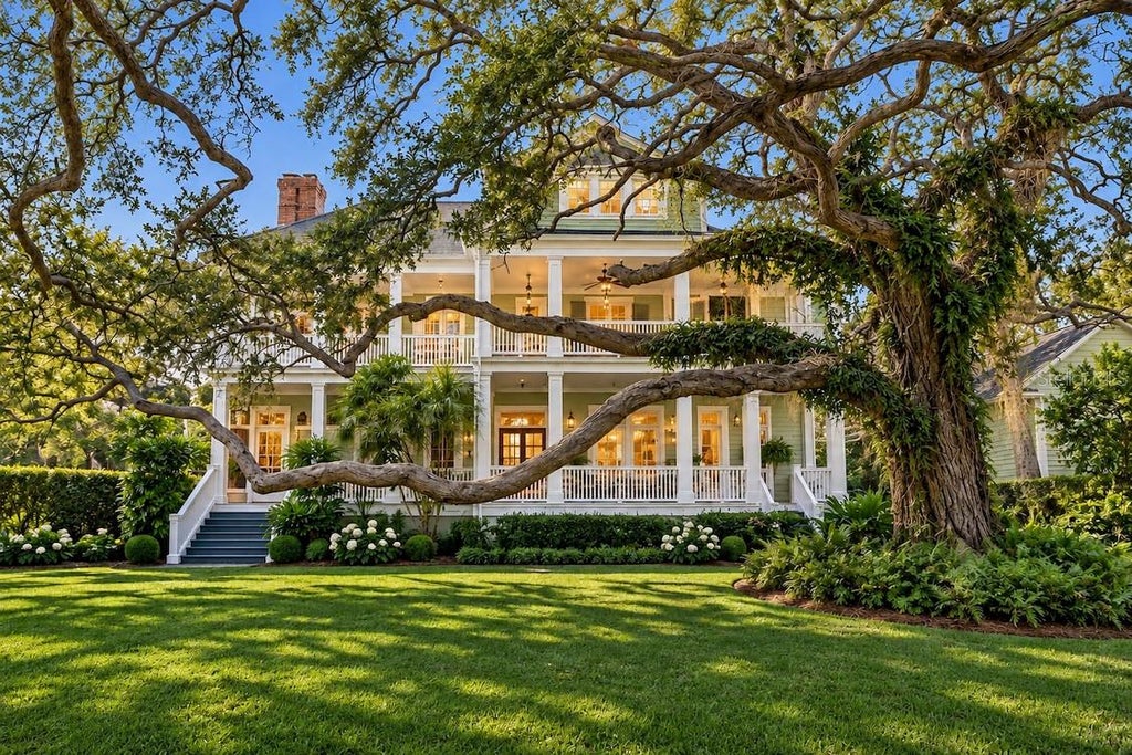 Photo of 6220 Bayshore Boulevard, Tampa, FL 33611 (MLS # TB8506772)