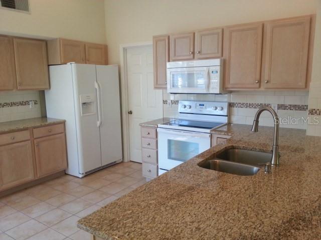 CARRINGTON PARK - Residential Lease