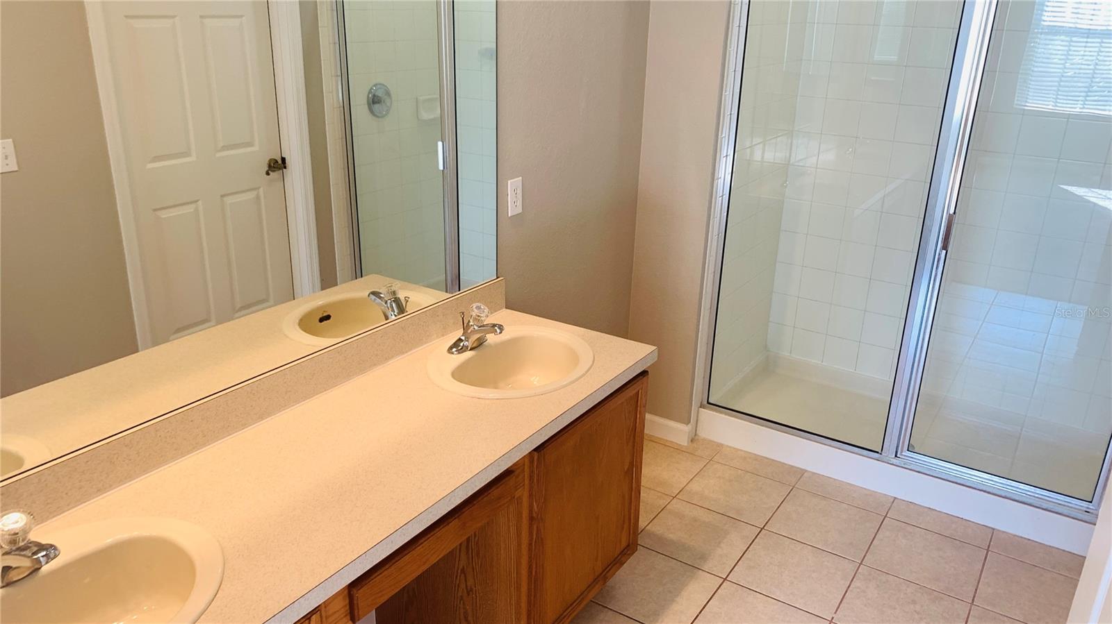 FLORA RIDGE CONDO PH 13 BLDG 7 - Residential