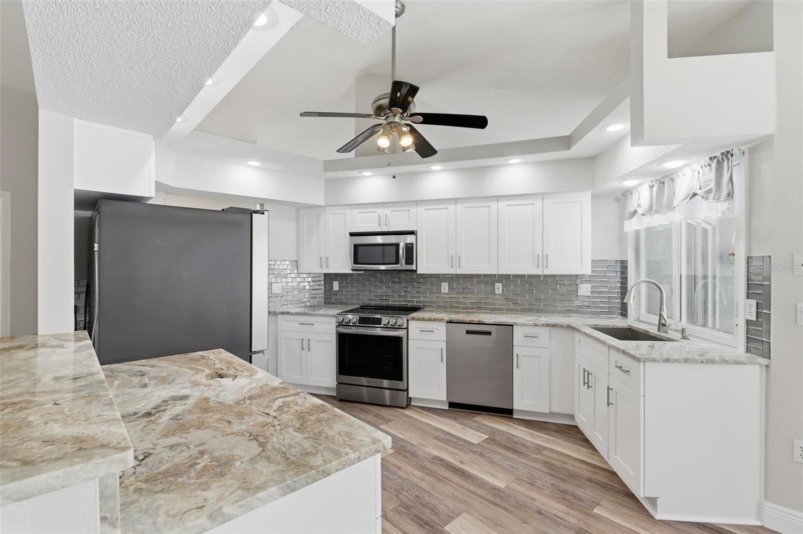 AUTUMN OAKS - Residential