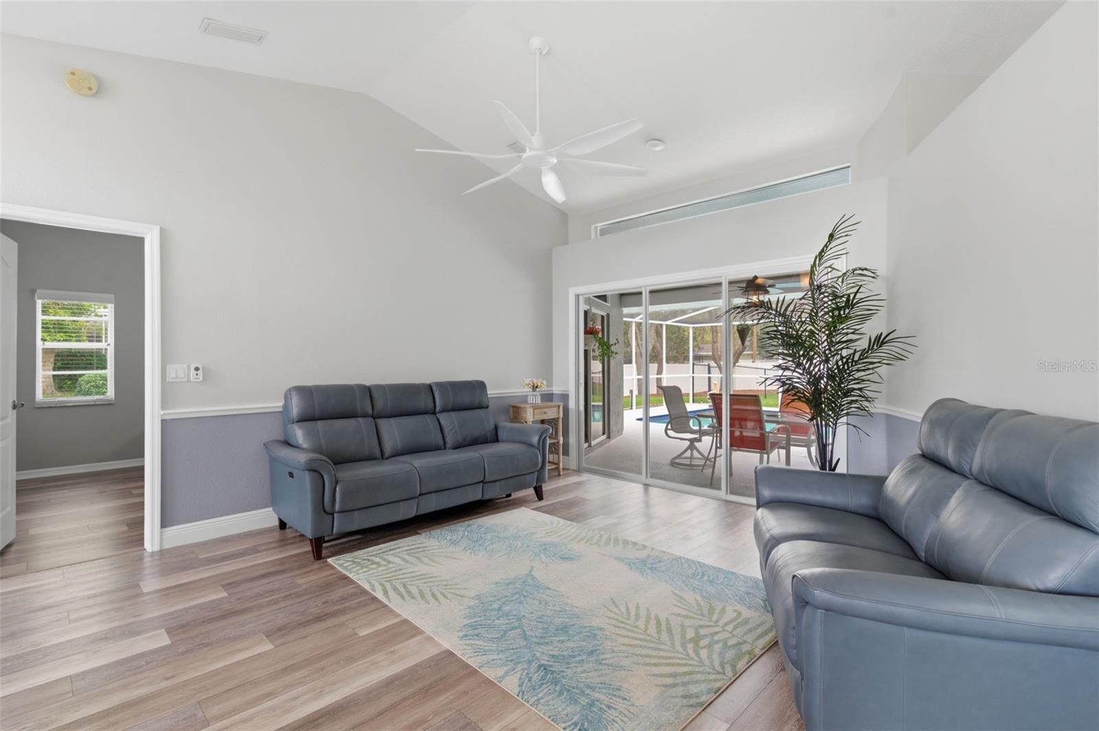 AUTUMN OAKS - Residential