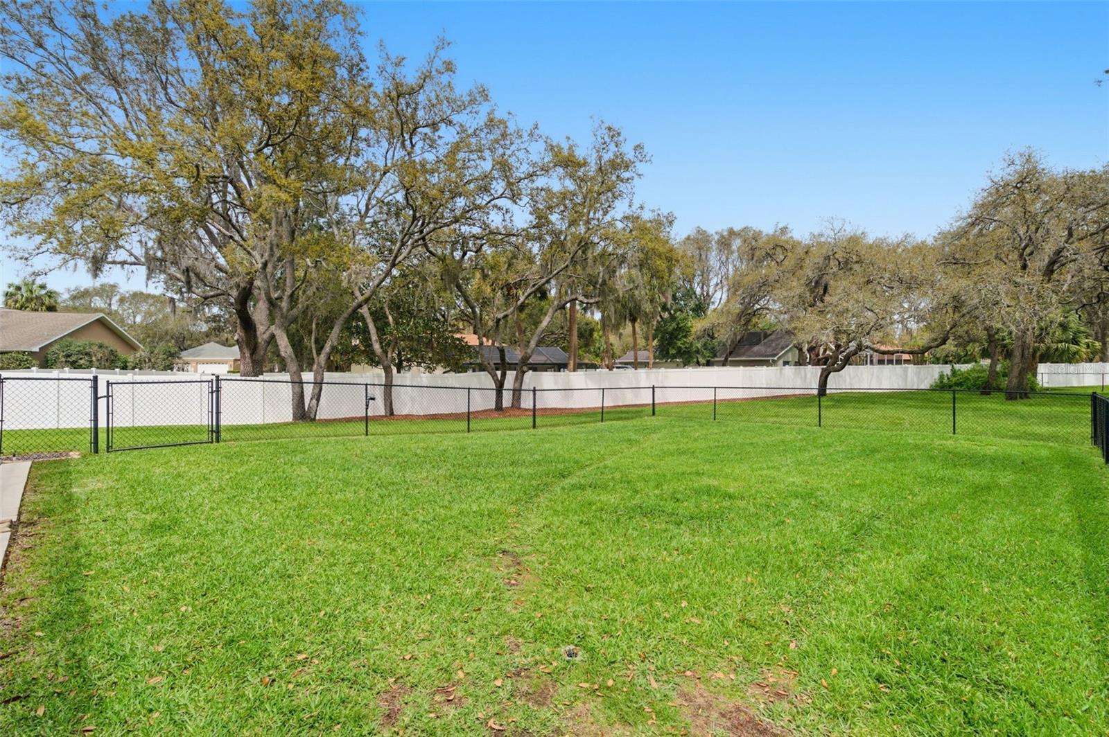 AUTUMN OAKS - Residential