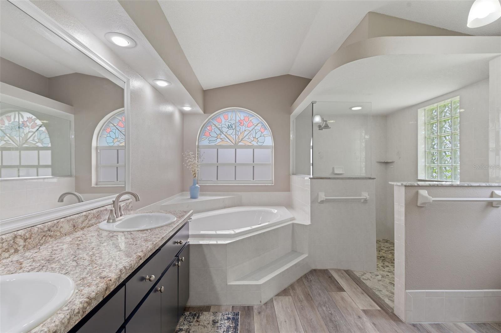 AUTUMN OAKS - Residential