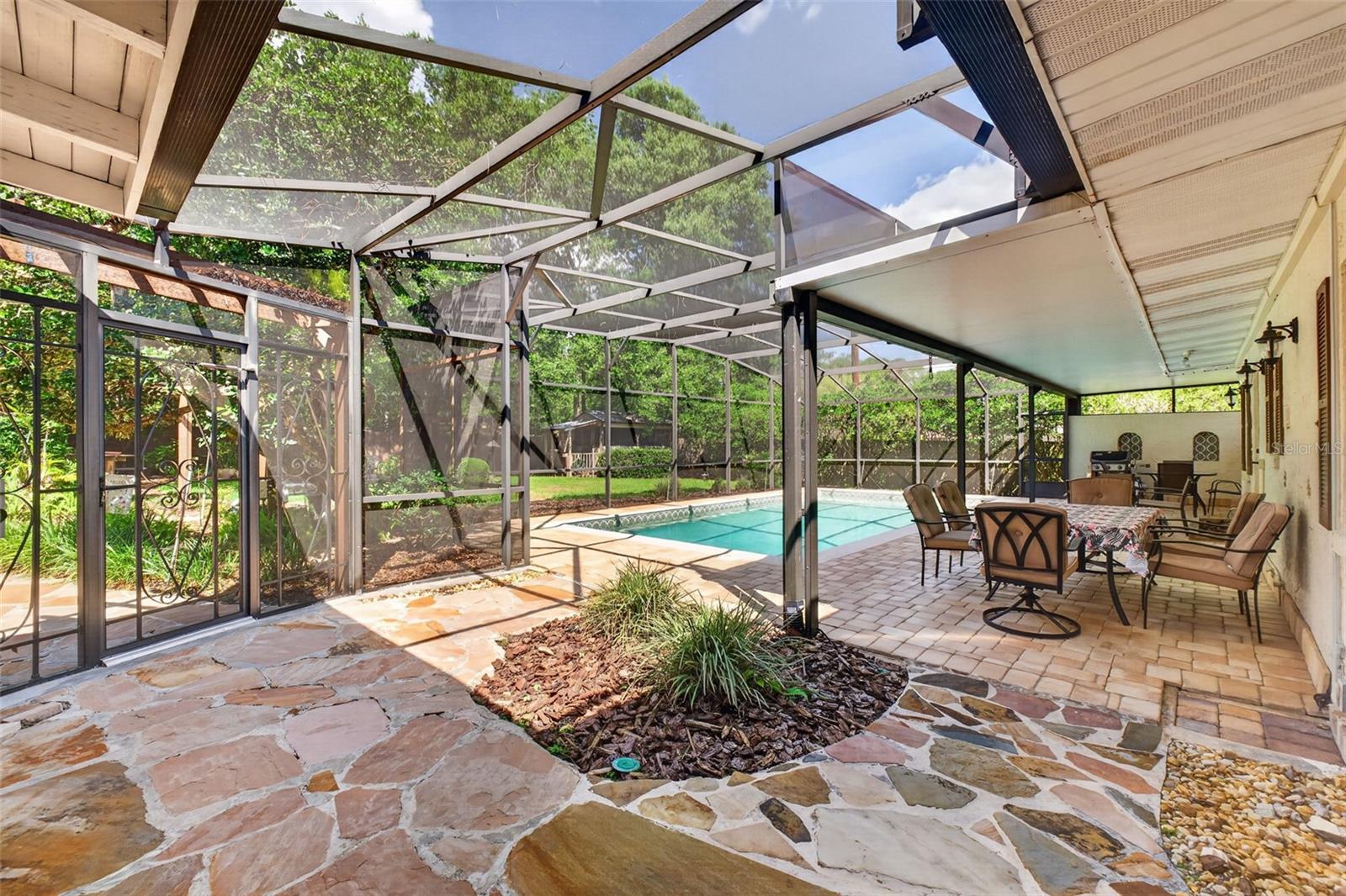 SANLANDO SPRINGS - Residential