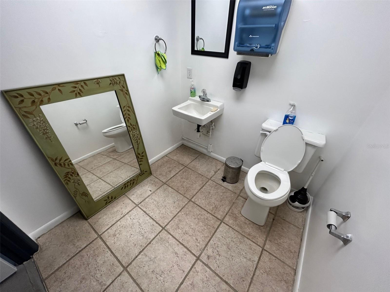 BISON INDUST PARK - Commercial Lease