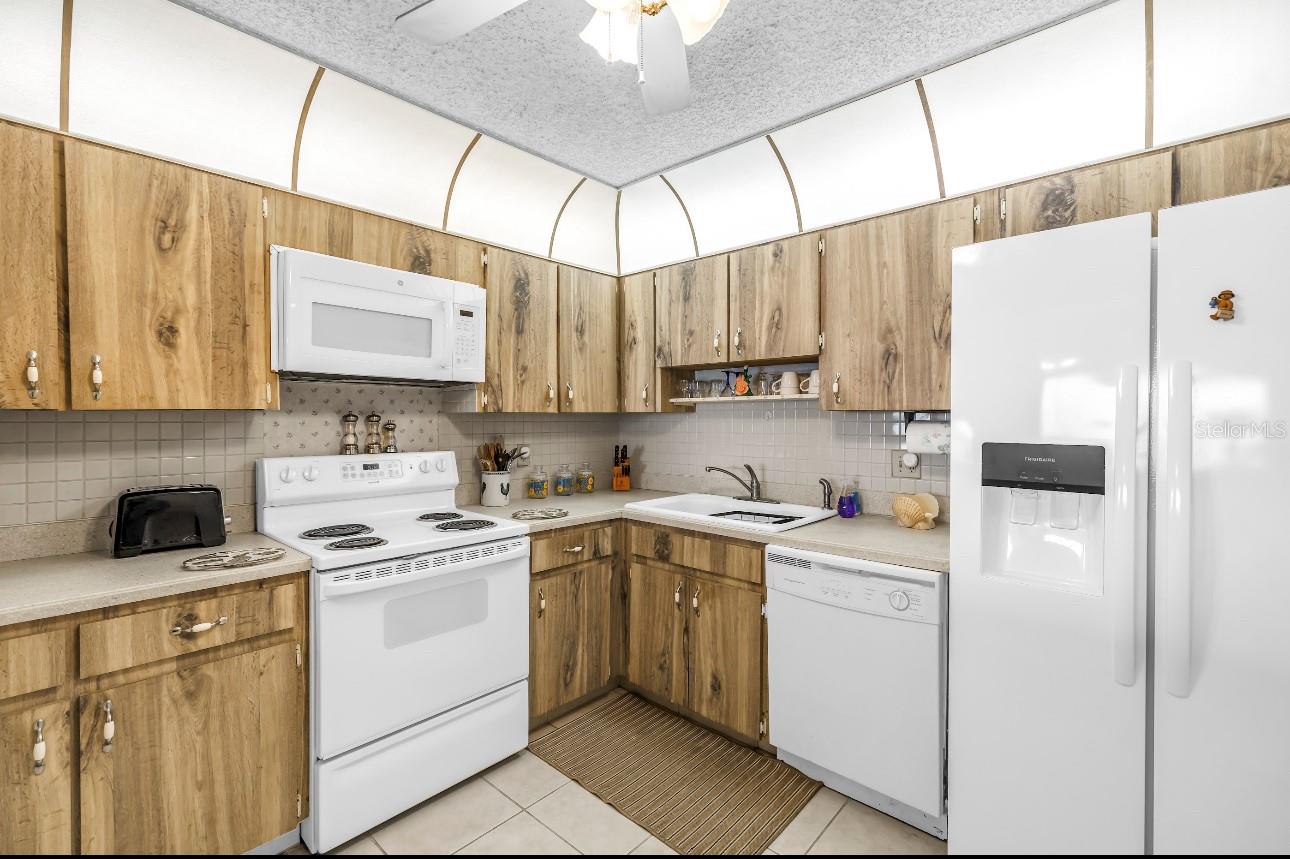 BAY ISLAND GROUP 10 - Residential Lease