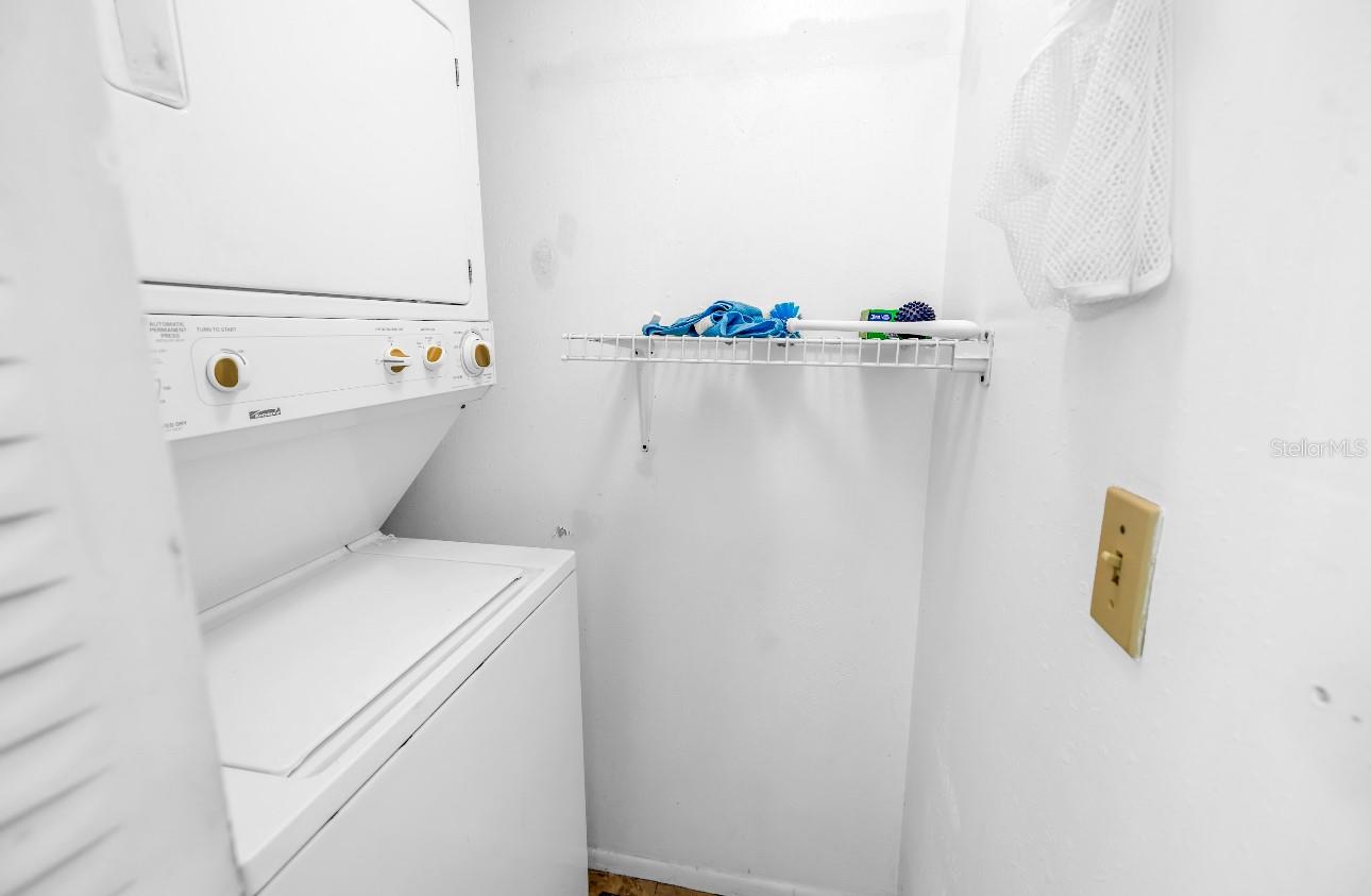 BAY ISLAND GROUP 10 - Residential Lease