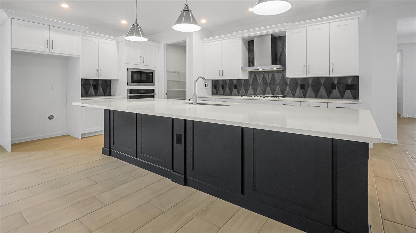 944 CLUB CRESSWIND DRIVE