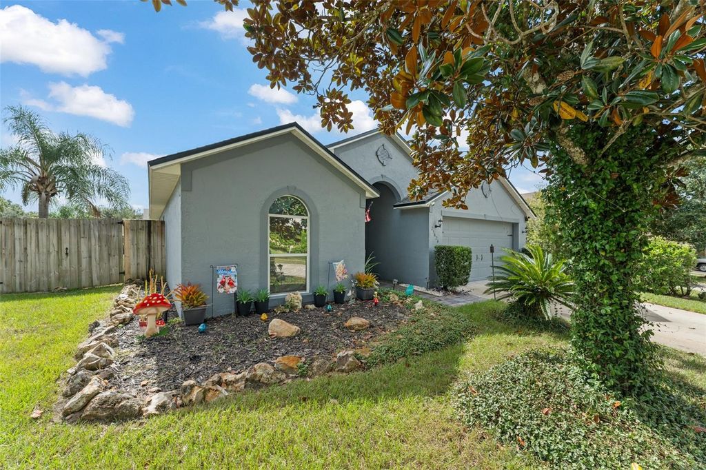 Photo of 25424 Divot Drive, Sorrento, FL 32776 (MLS # O6347592)