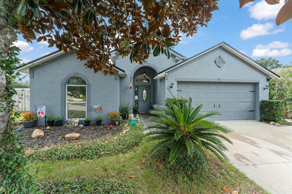 Photo of 25424 Divot Drive, Sorrento, FL 32776 (MLS # O6347592)