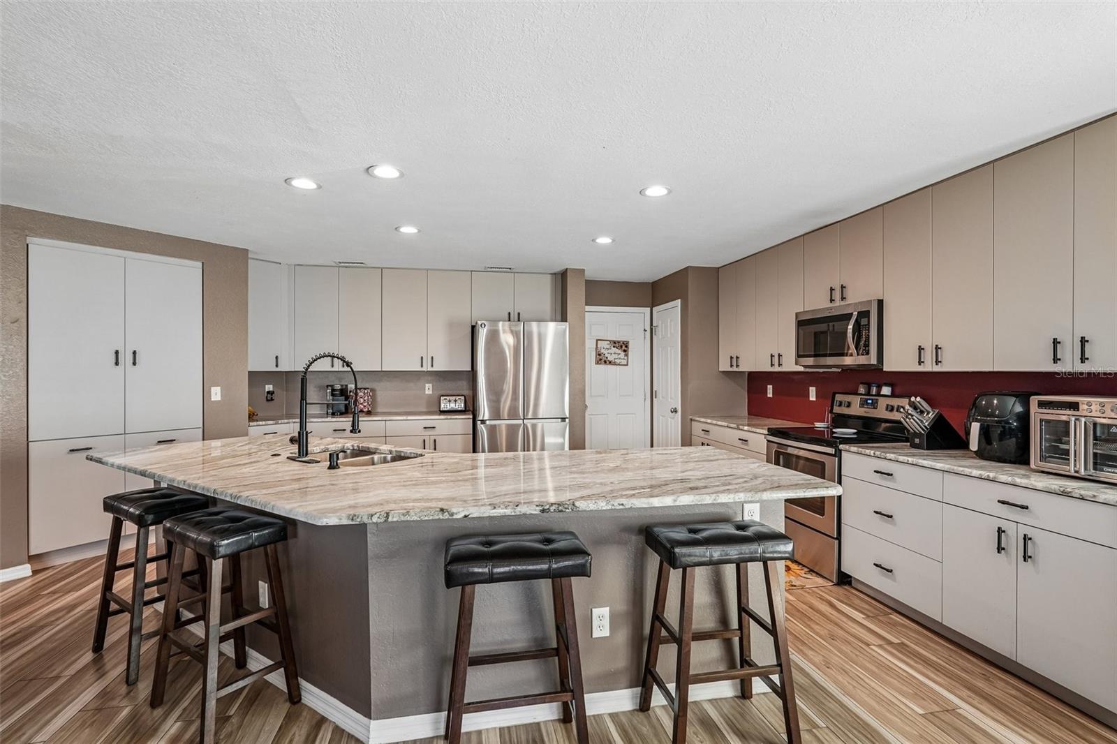 2279 MISTLETO LANE